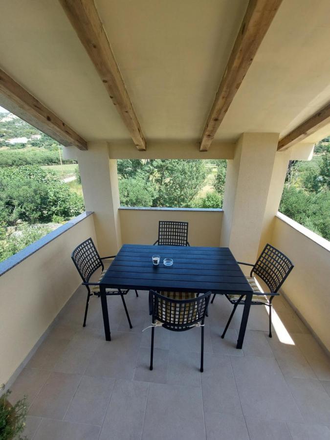 Novouredeni Marko Apartman Mundanije